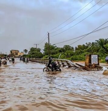 Abomey-Calavi : de fortes pluies provoquent des inondations sur plusieurs axes routiers